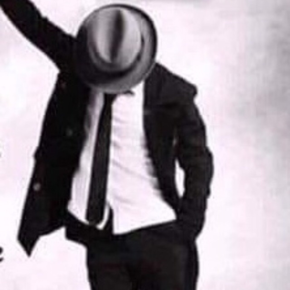 Meet your Posher, Phoenix